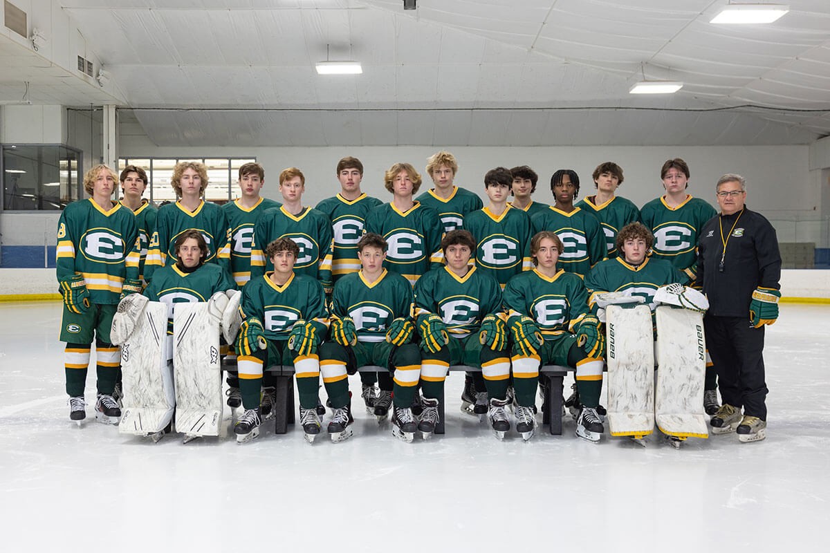 the 2023 st. edward high school varsity green hockey team