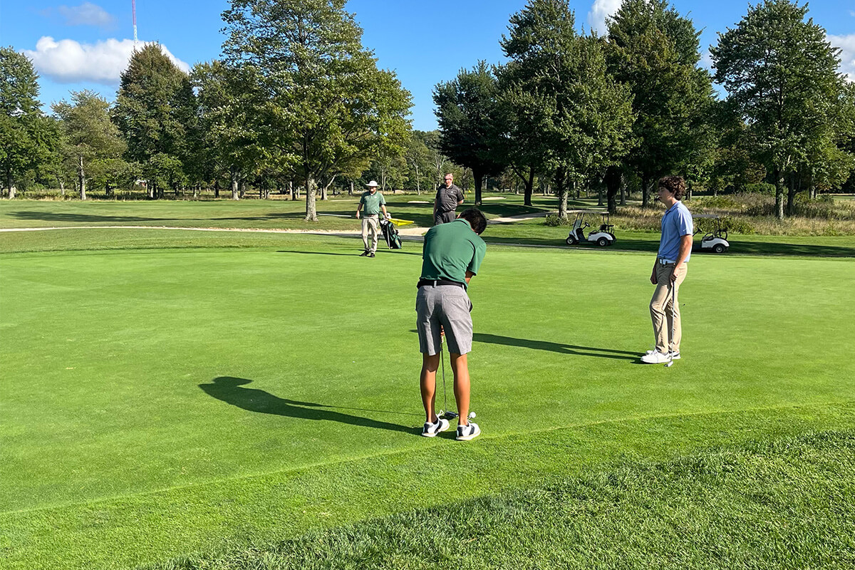 members of the varsity golf team on the green